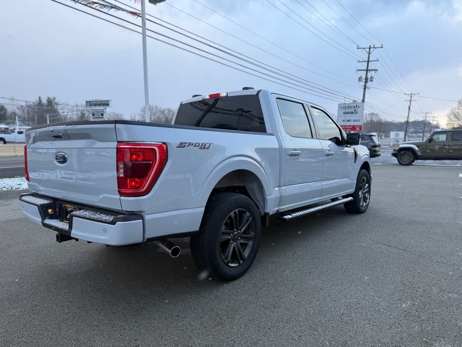 View vehicle photo 4