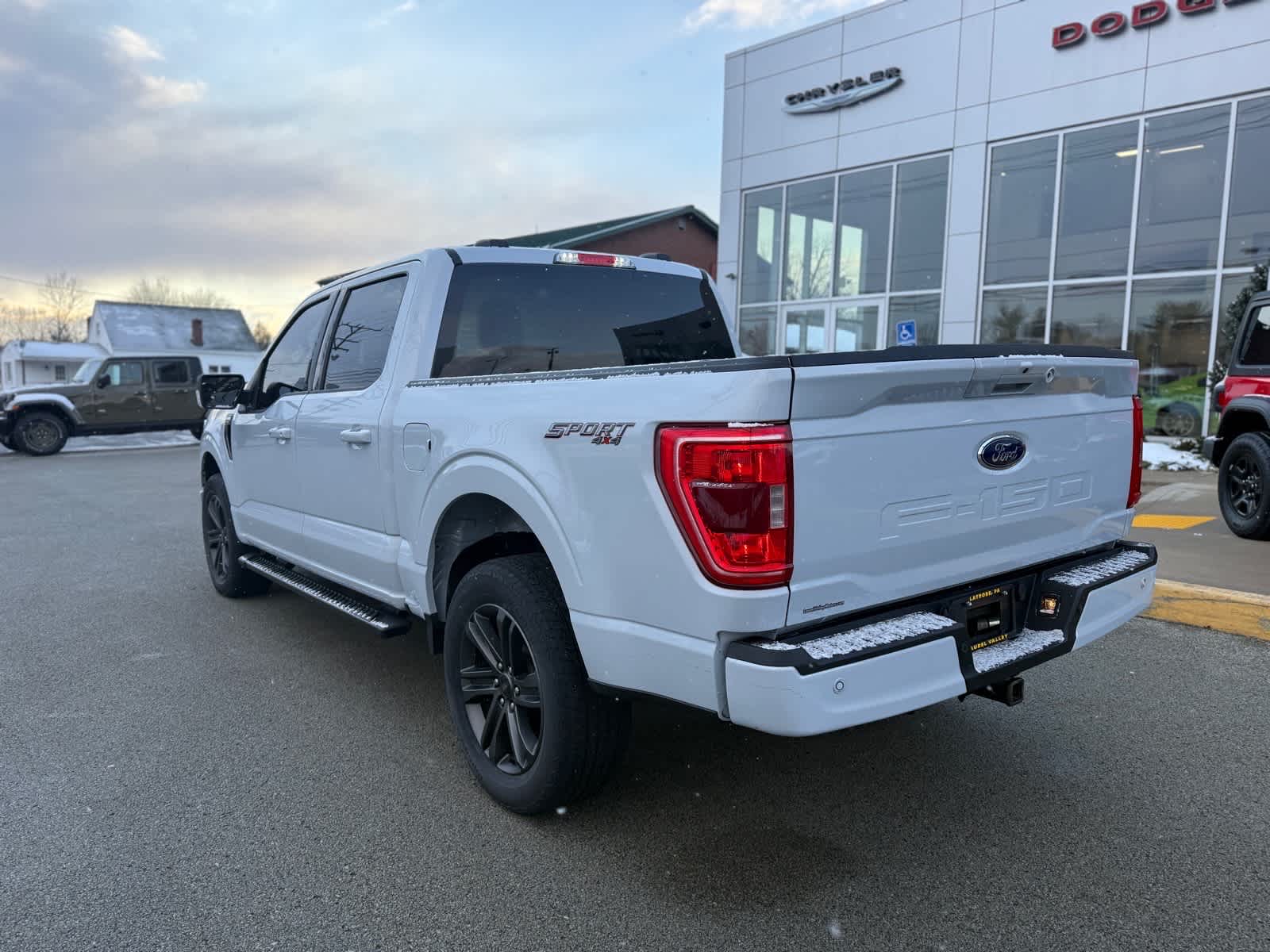 View vehicle photo 6