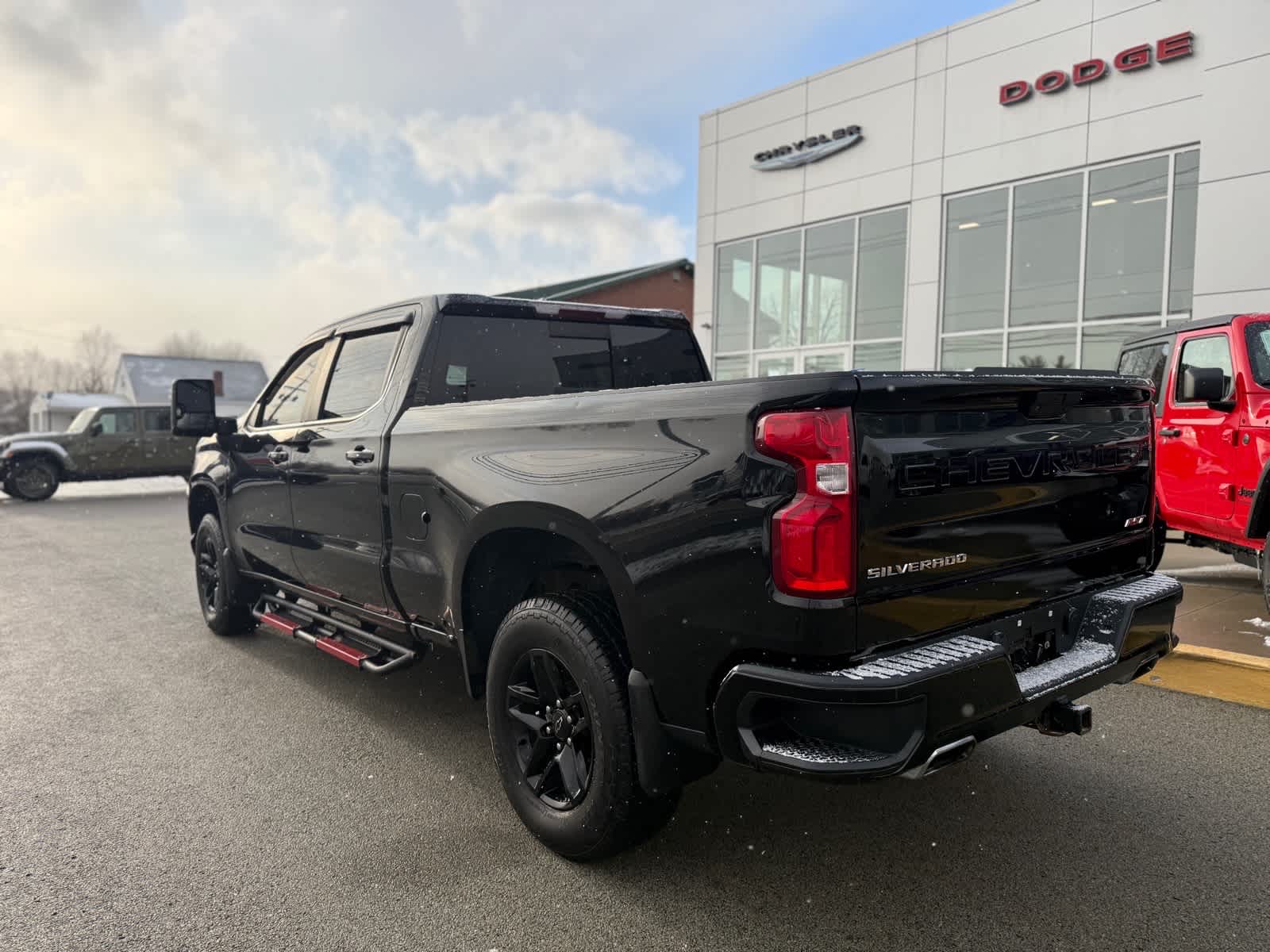 View vehicle photo 6