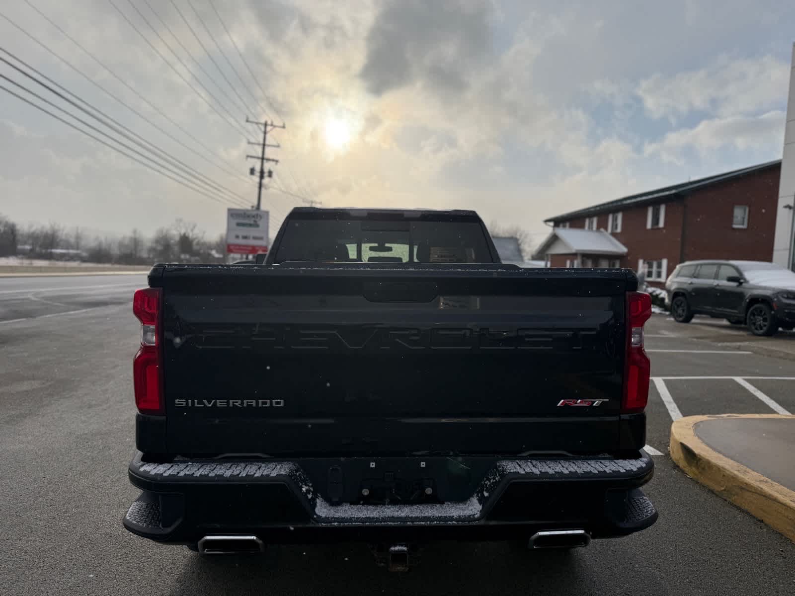 View vehicle photo 5