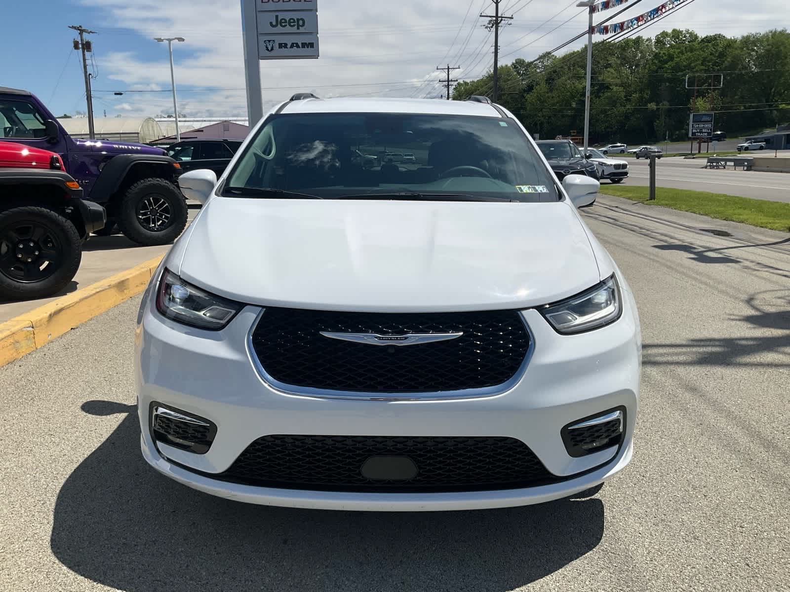 View vehicle photo 2