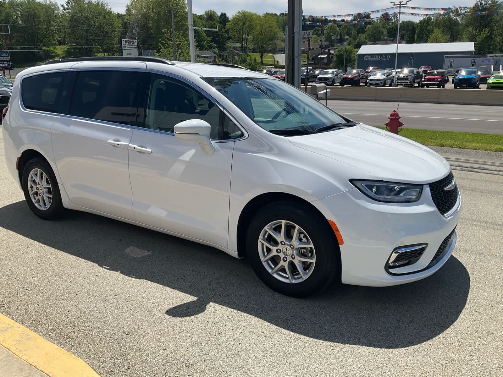 View vehicle photo 3