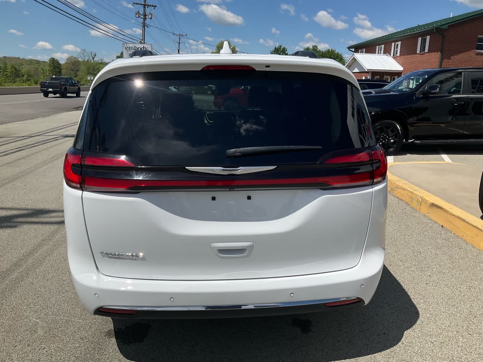 View vehicle photo 4