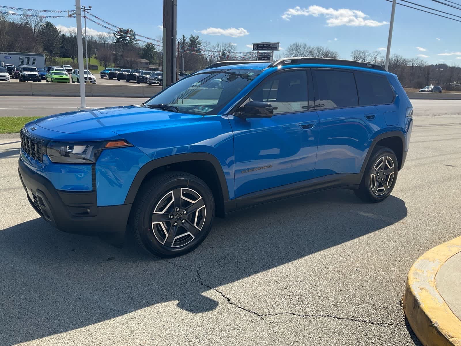View vehicle photo 3