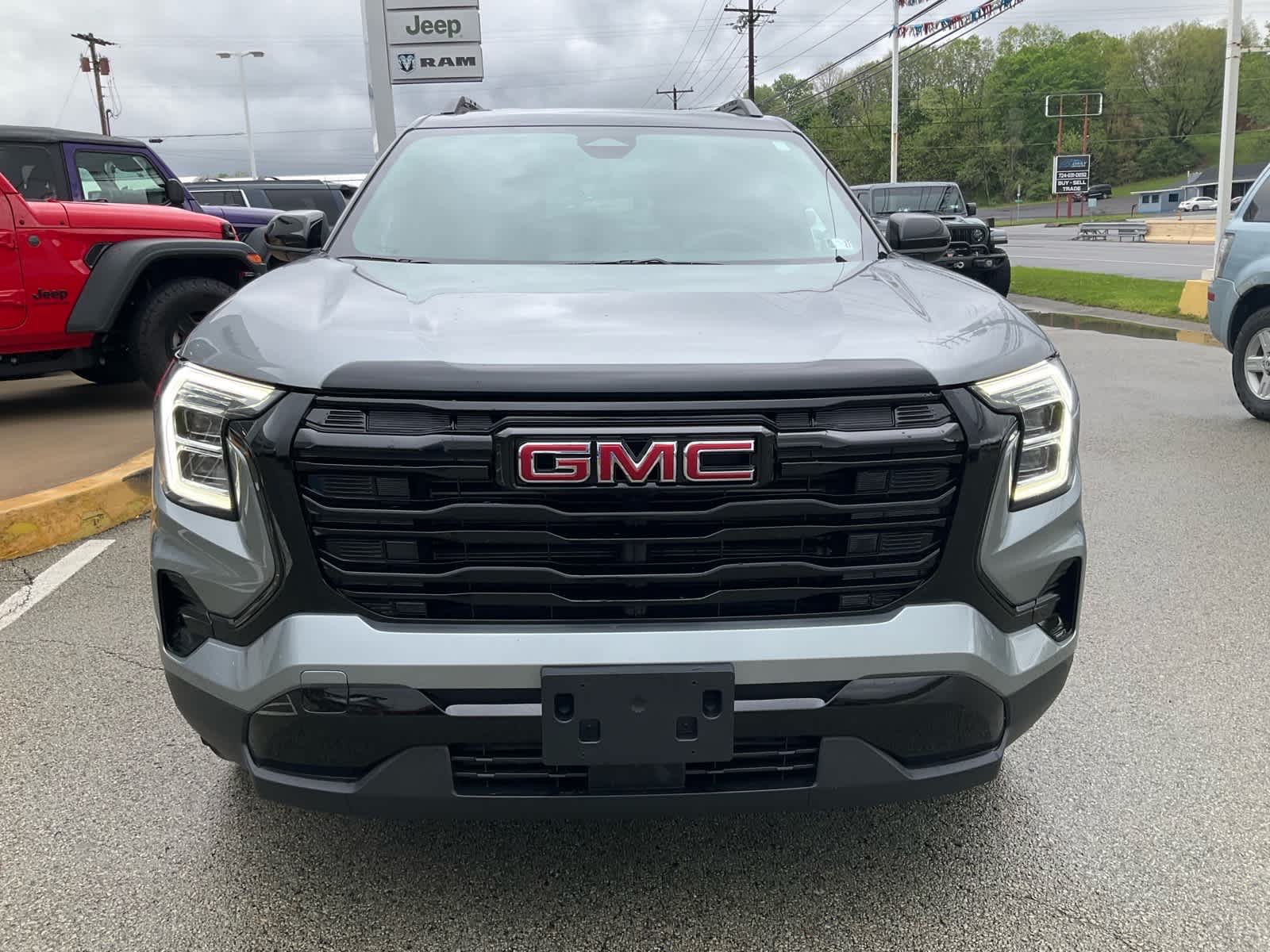 View vehicle photo 2