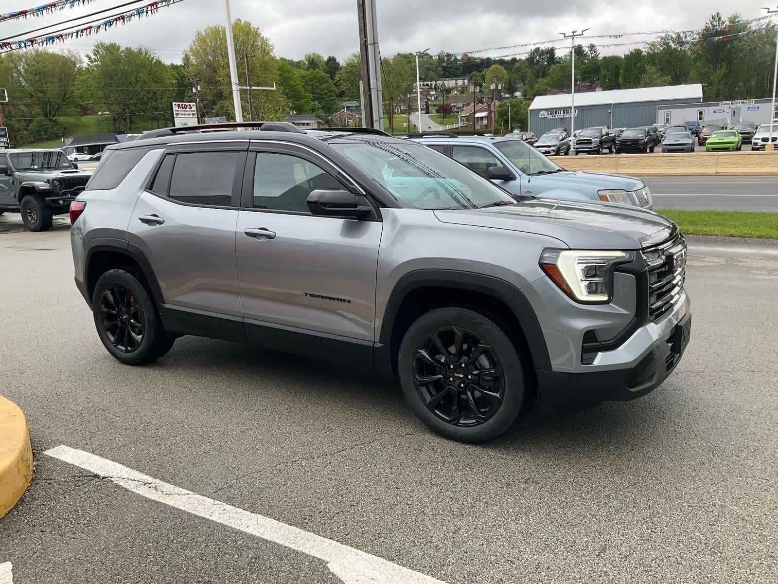 View vehicle photo 3