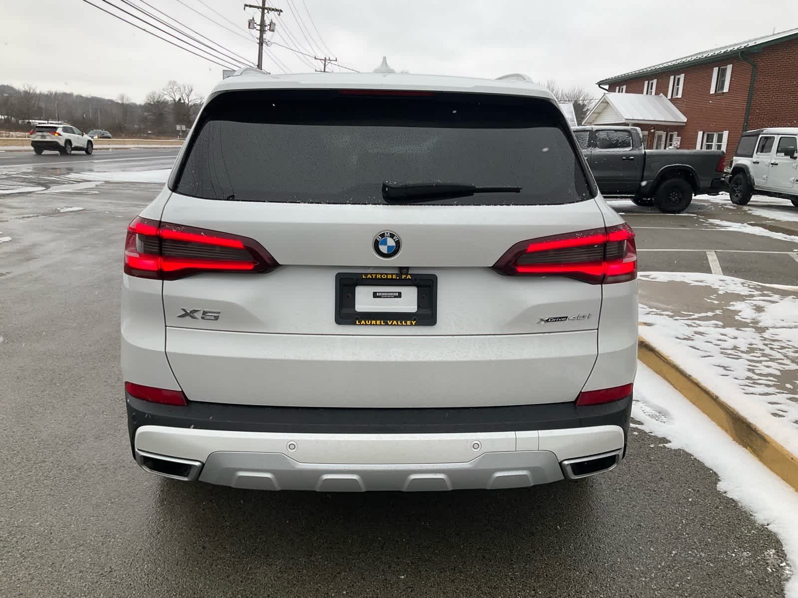 View vehicle photo 4