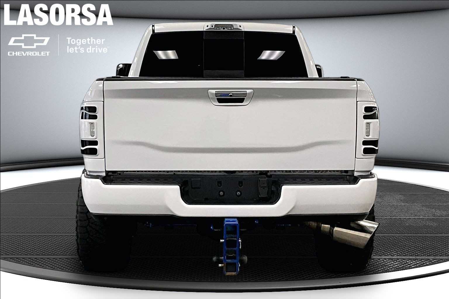 View vehicle photo 4