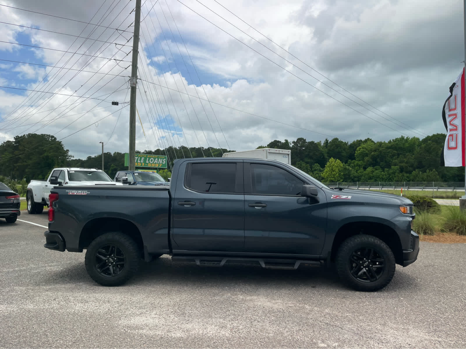 View vehicle photo 5