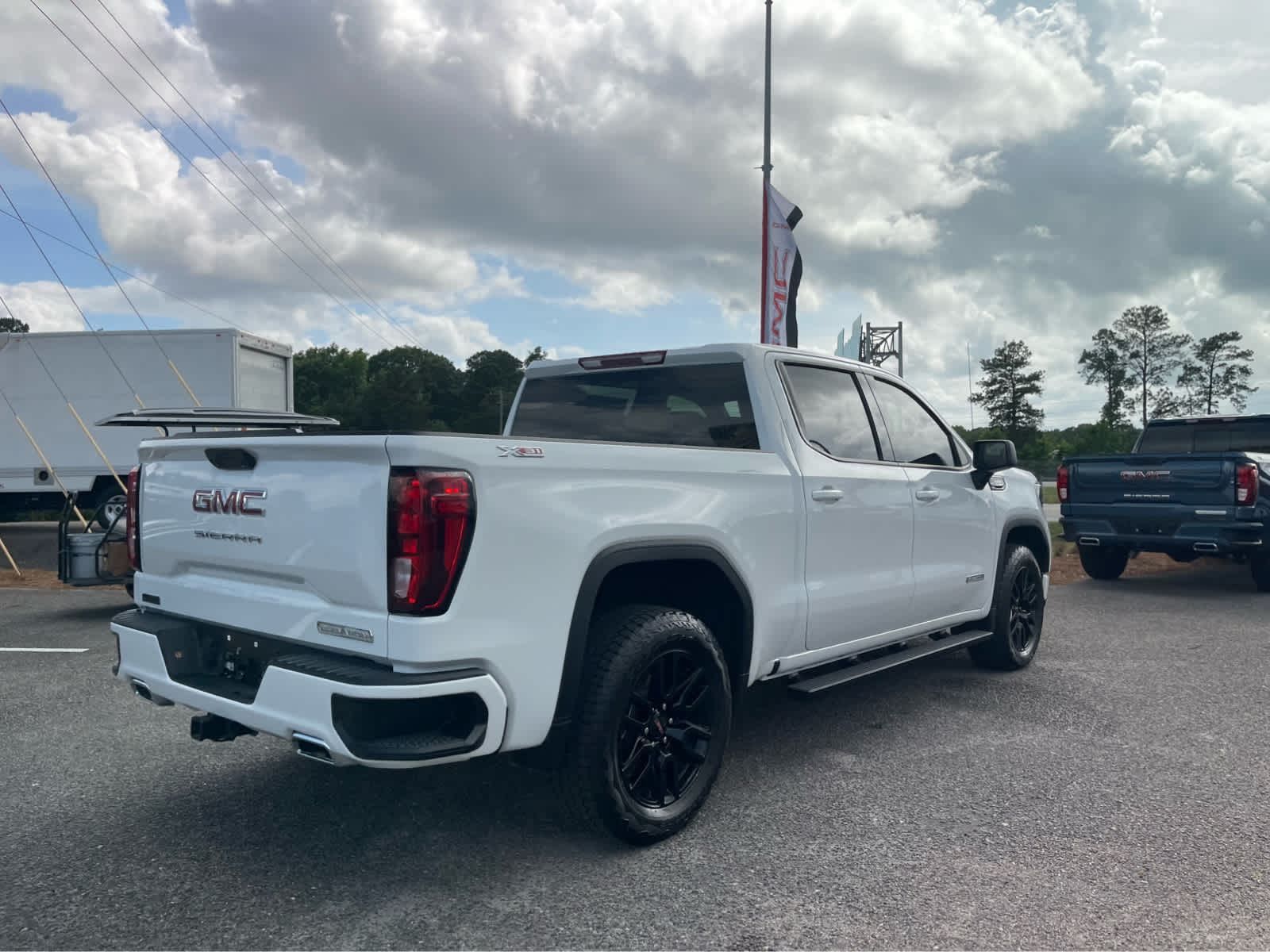 View vehicle photo 6