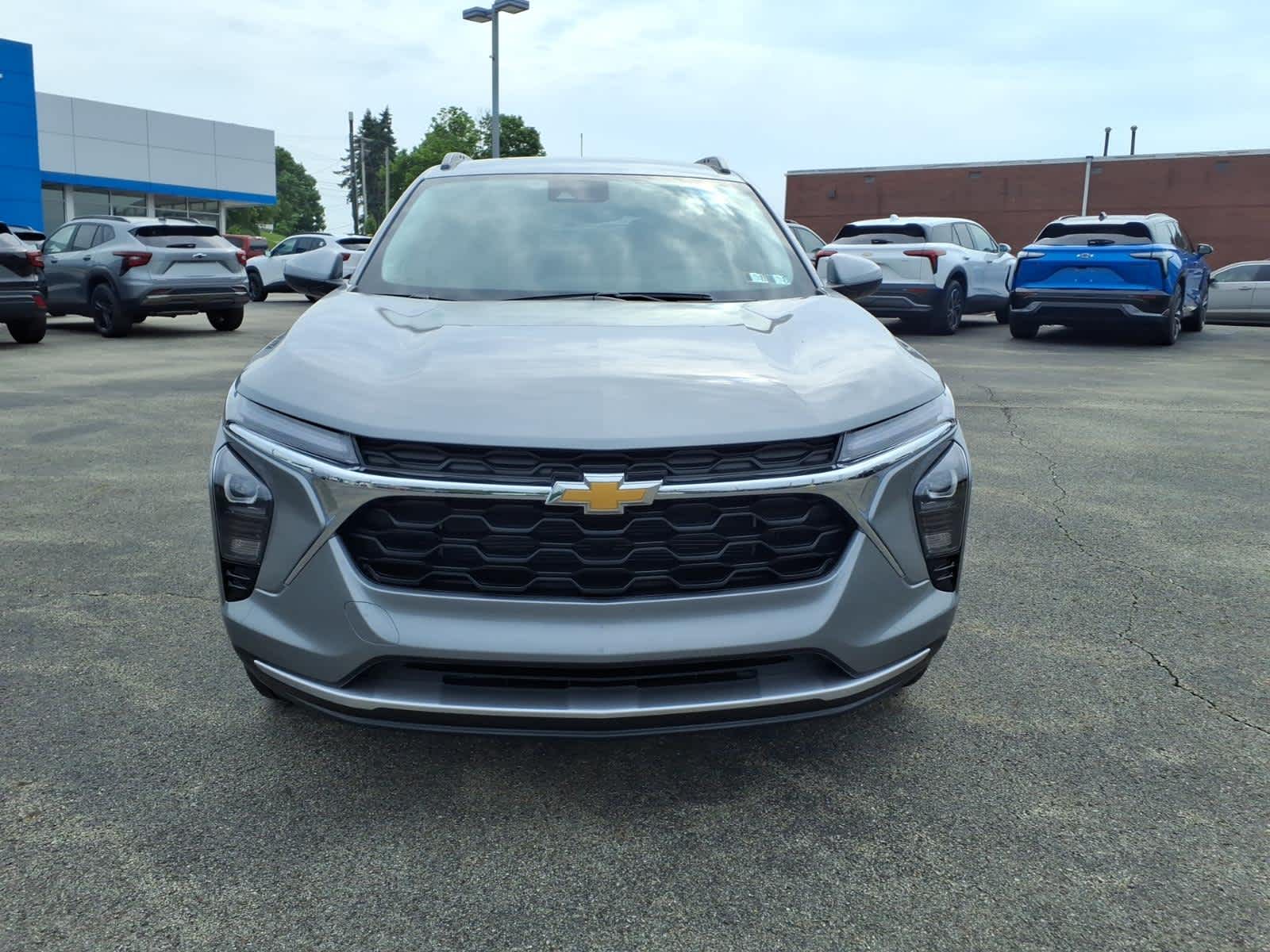 2026 Chevrolet Trax Gris (Sterling Gray Metallic) SUV/Crossover Tracción delantera 6 velocidades Automática