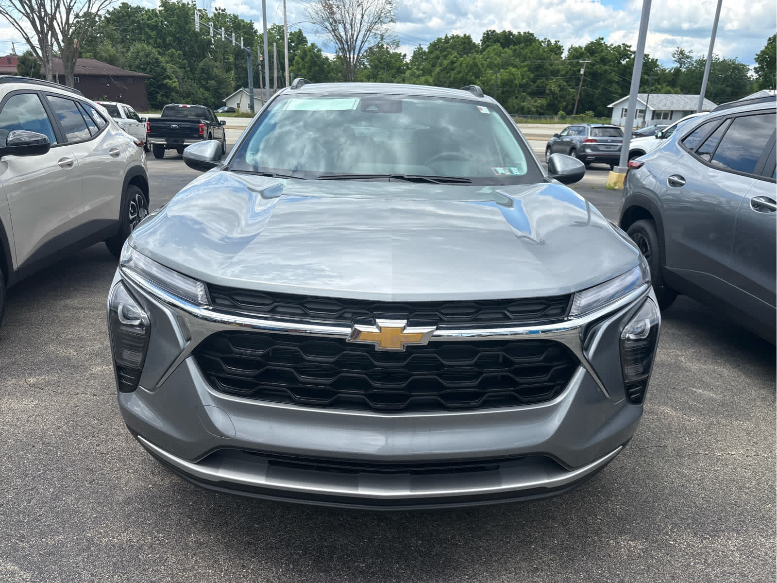 2026 Chevrolet Trax Gris (Sterling Gray Metallic) SUV/Crossover Tracción delantera 6 velocidades Automática