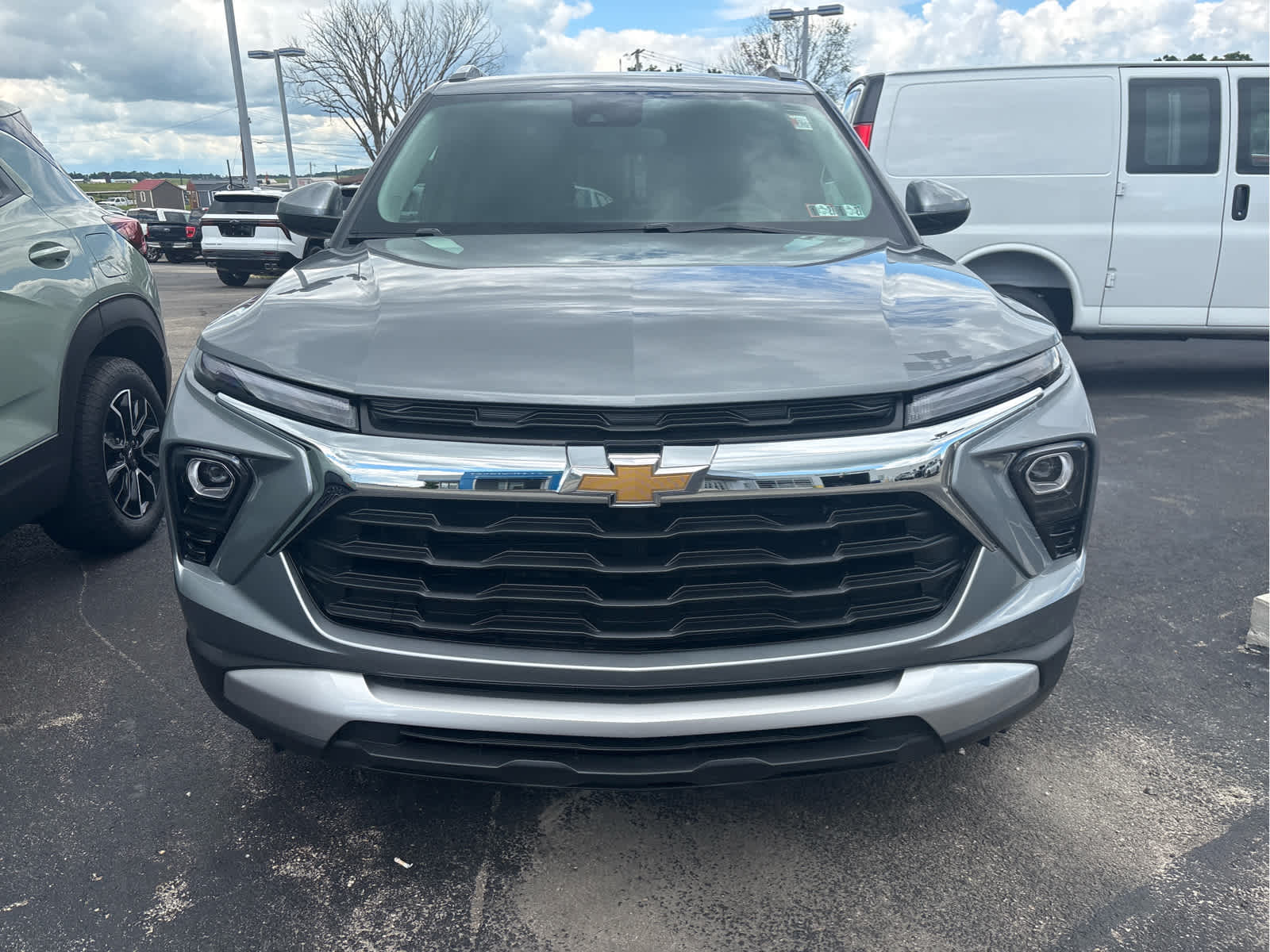 2026 Chevrolet Trailblazer Gris (Sterling Gray Metallic) SUV/Crossover Todo terreno 9 velocidades Automática