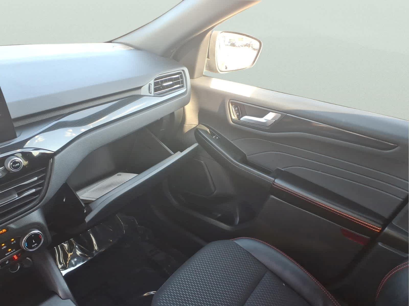 Used 2025 Agate Black Ford ST-Line Select image 25