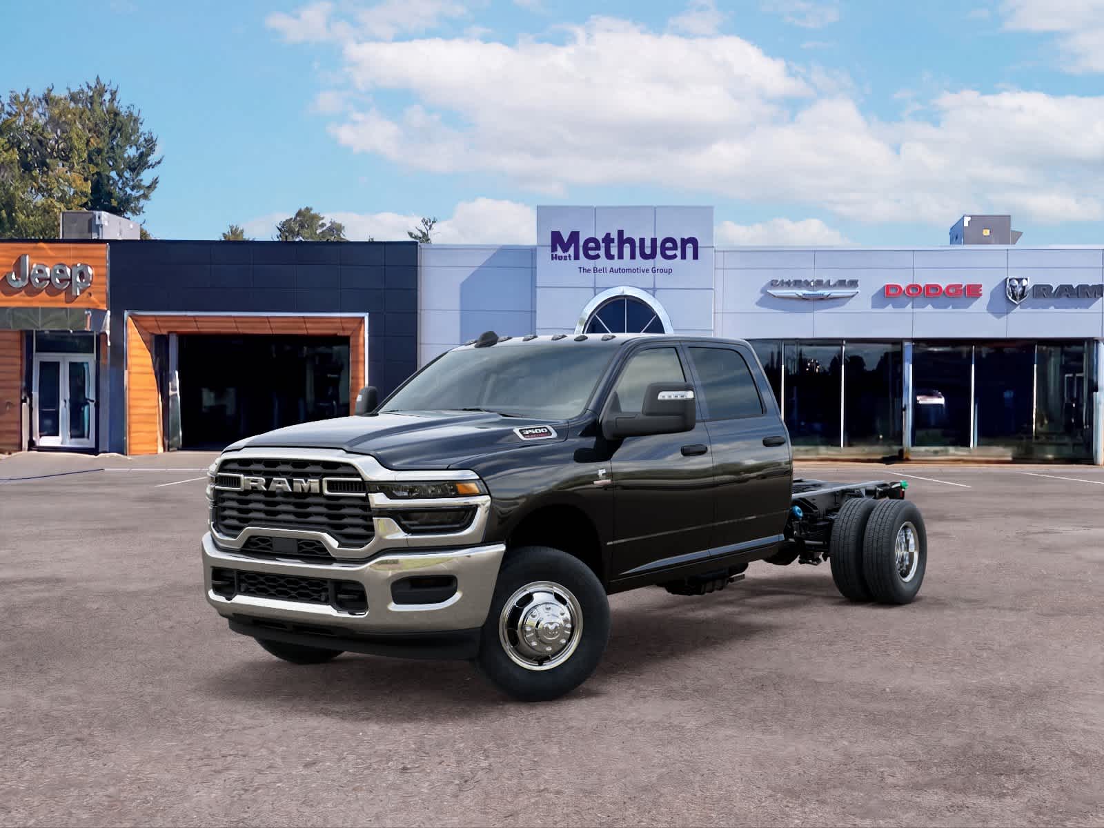 Diamond Black Crystal Pearlcoat 2026 RAM 3500 Chassis Pickup Truck Four-Wheel Drive 8-Speed Automatic