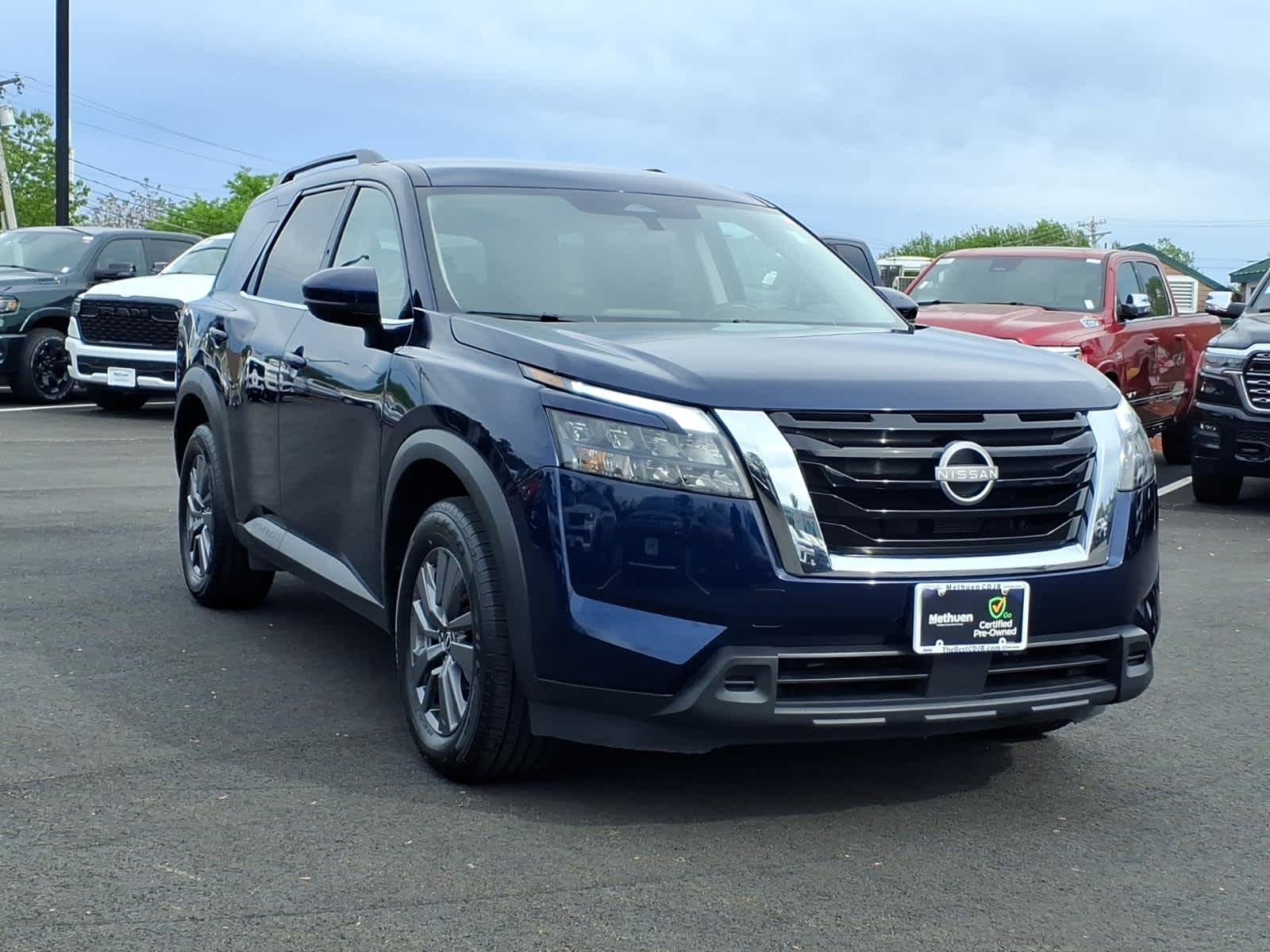2024 Nissan Pathfinder SV 4WD's photo