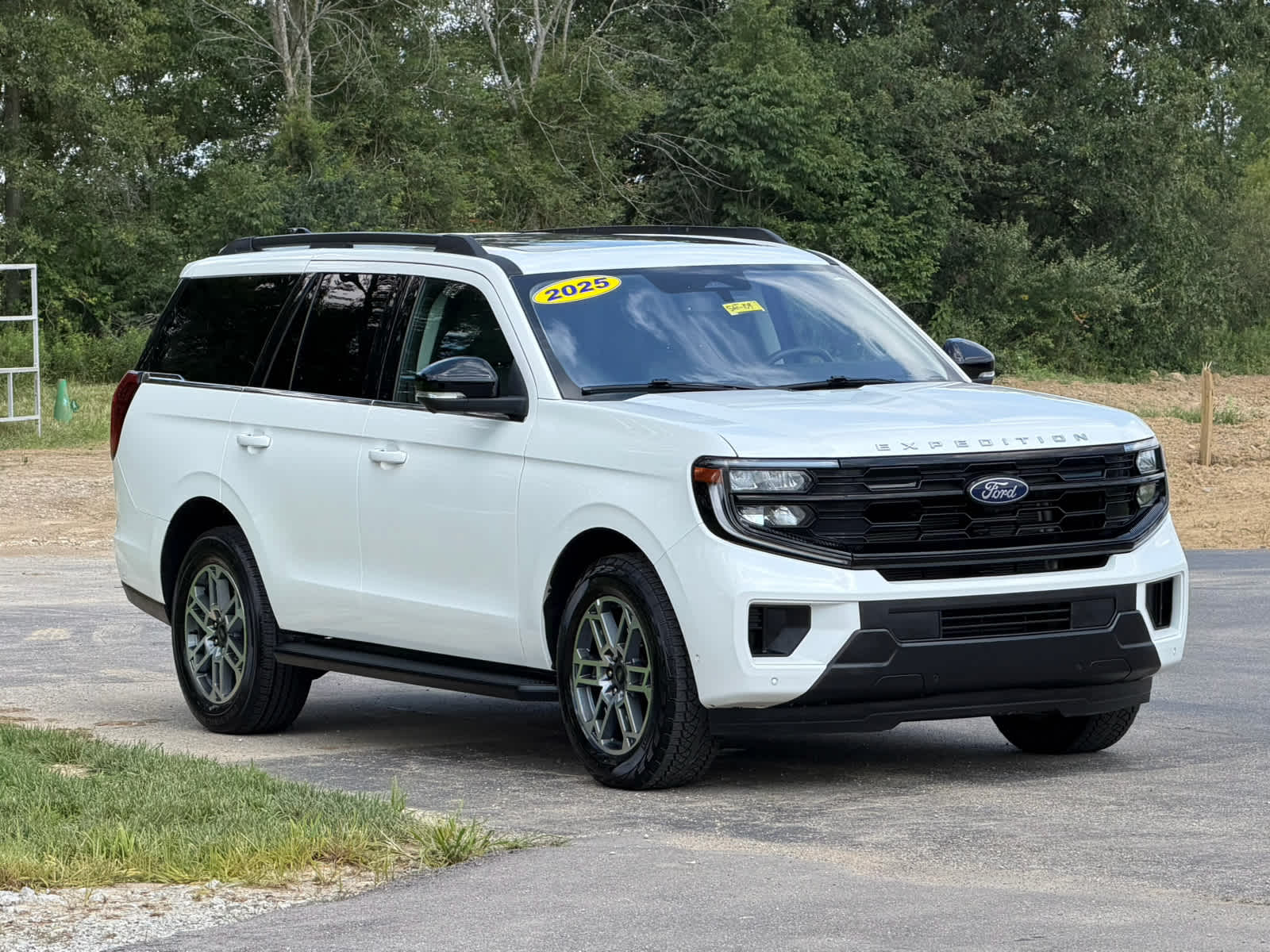 Star White Metallic Tri-Coat 2025 Ford Expedition SUV / Crossover Four-Wheel Drive Automatic