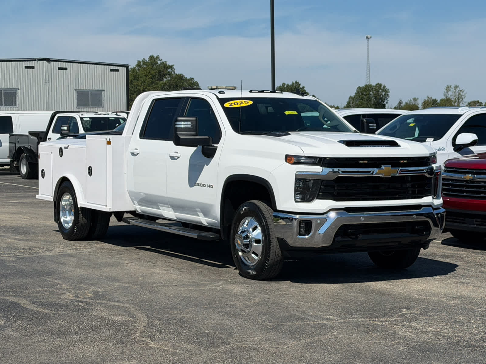 Summit White 2025 Chevrolet Silverado 3500HD Pickup Truck Four-Wheel Drive Automatic