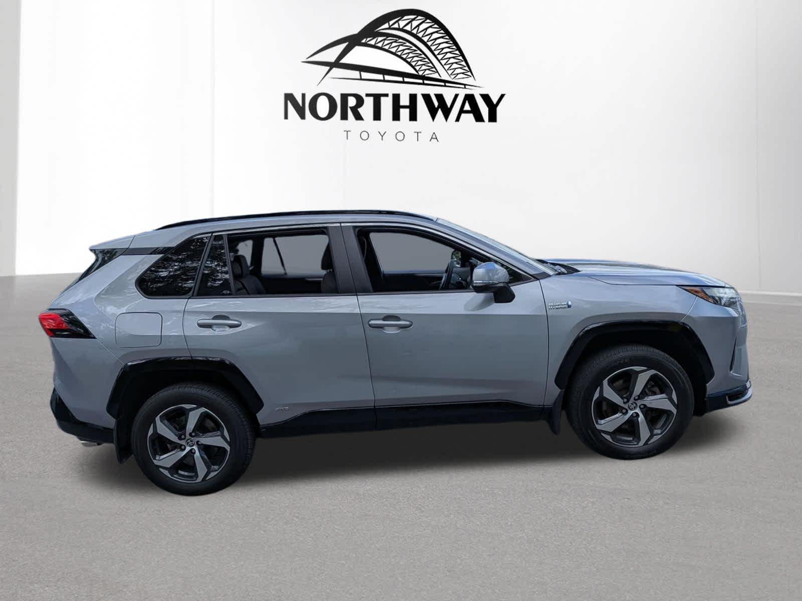 View vehicle photo 2