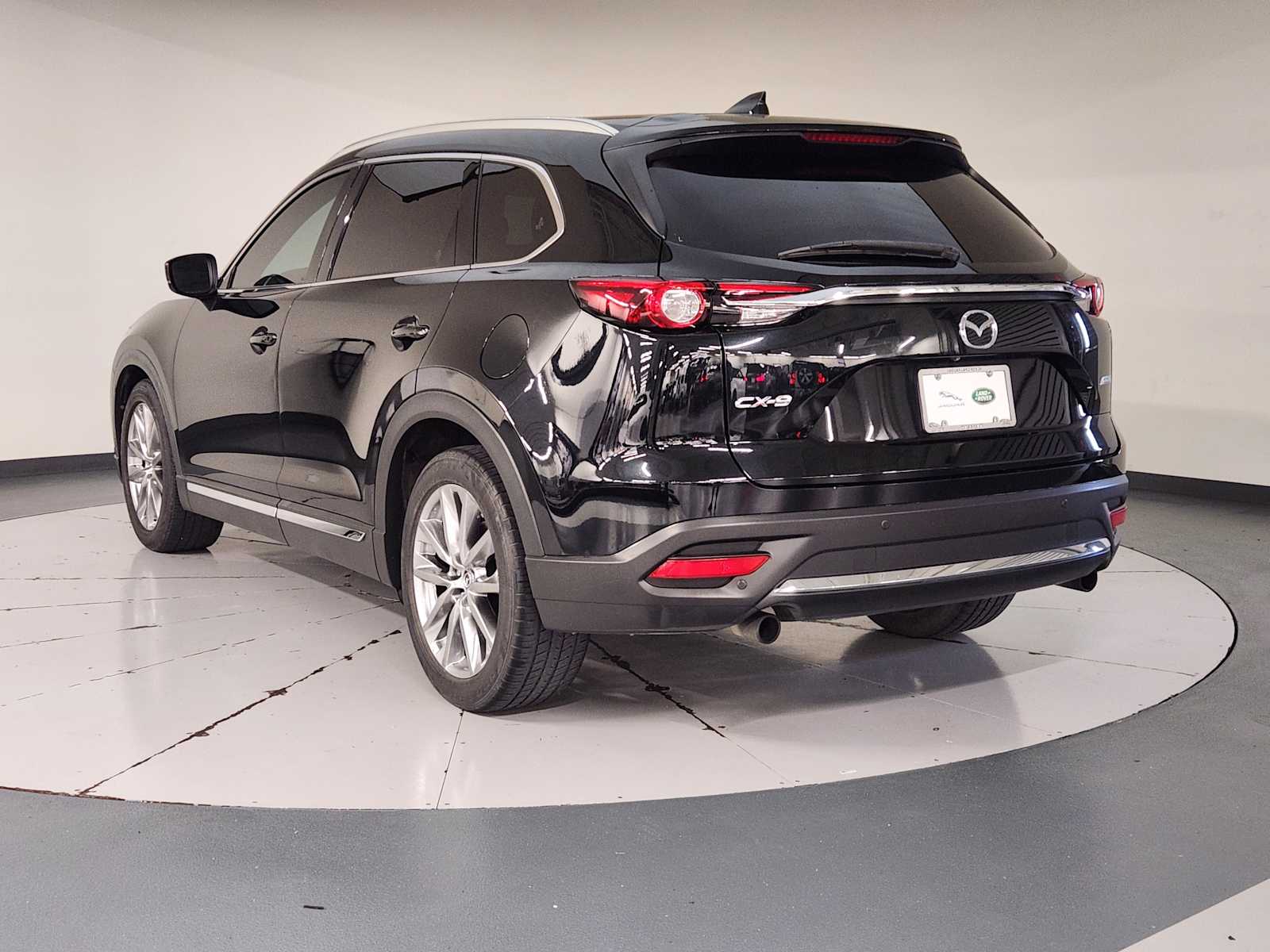 View vehicle photo 6