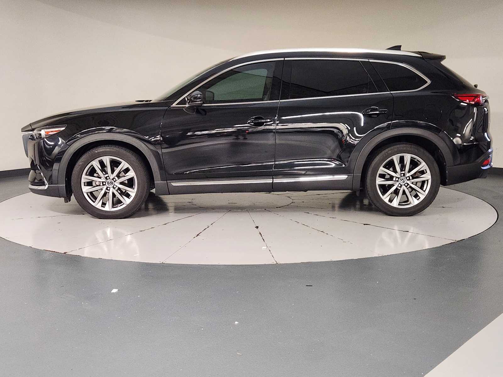View vehicle photo 5