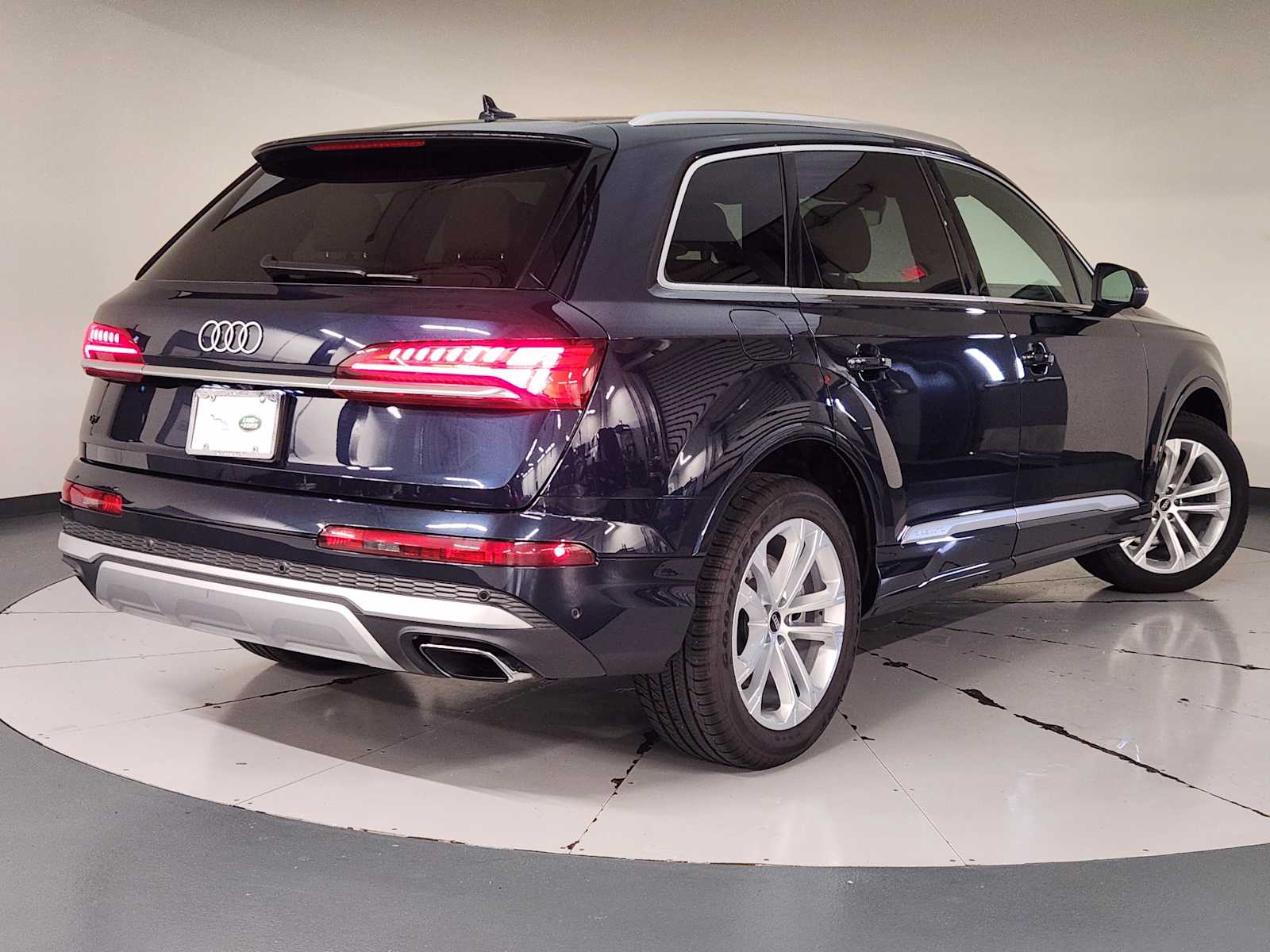 View vehicle photo 2