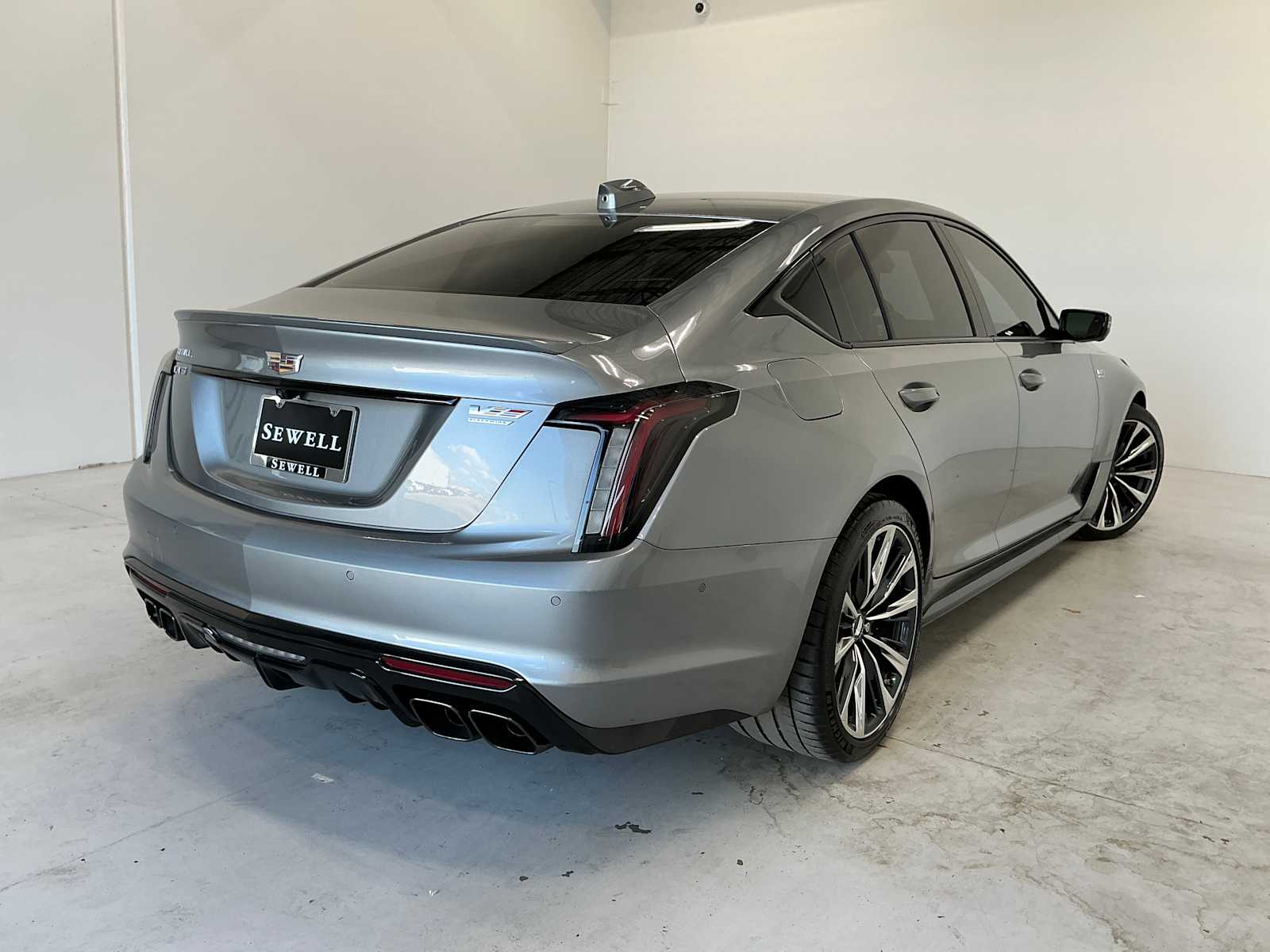 View vehicle photo 4