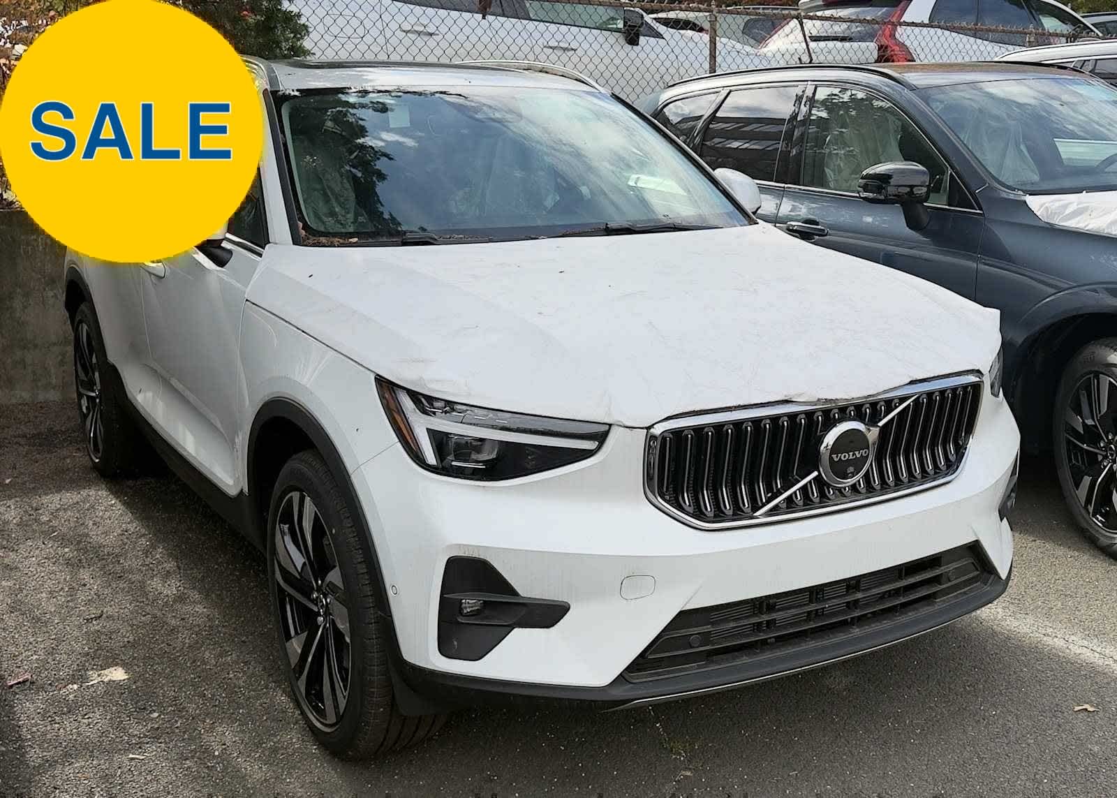 CRYSTAL WHITE 2025 Volvo XC40 SUV / Crossover All-Wheel Drive 8-Speed Automatic