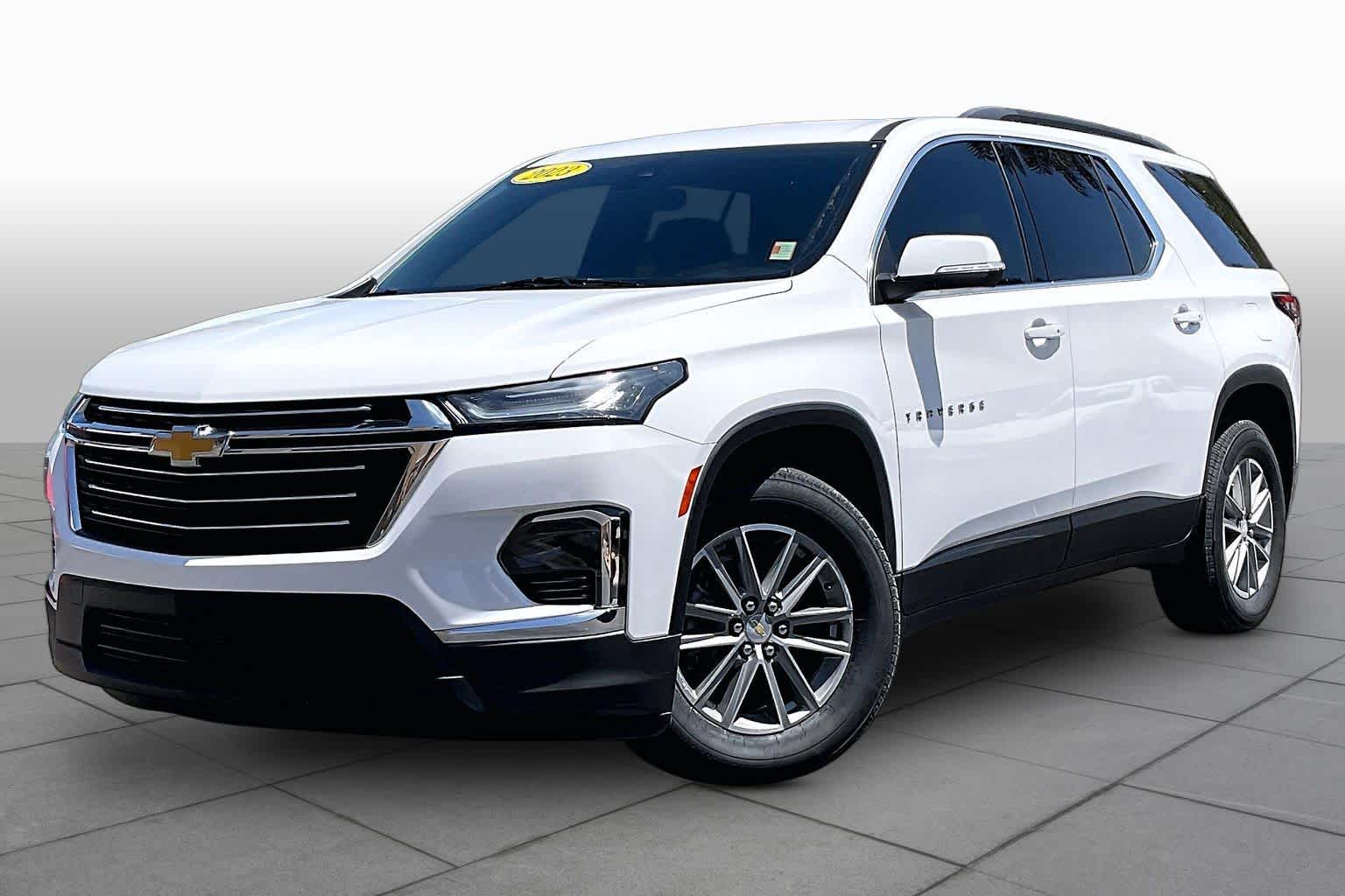 Summit White 2023 Chevrolet Traverse SUV / Crossover Front-Wheel Drive 9-Speed Automatic