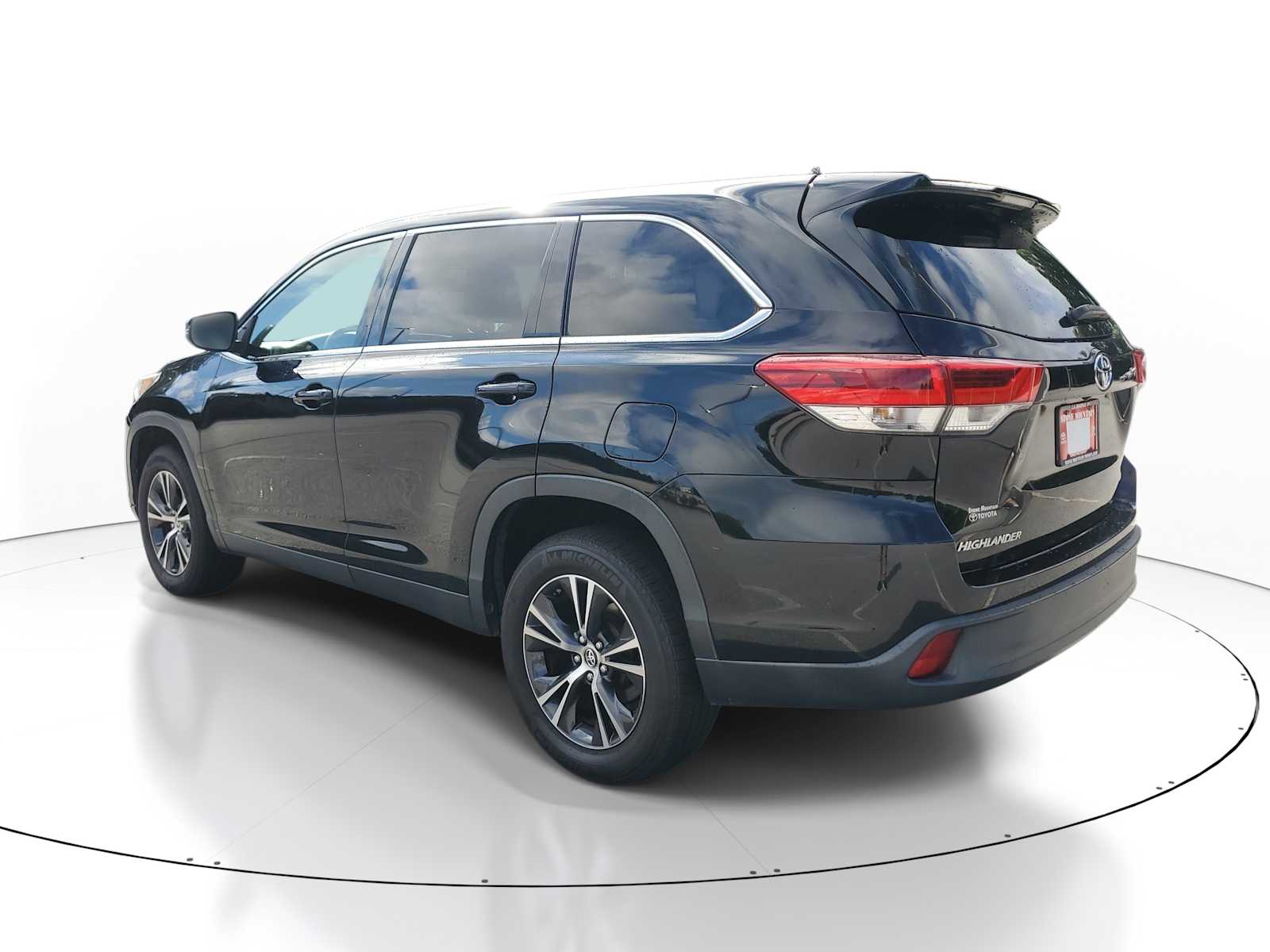 View vehicle photo 4