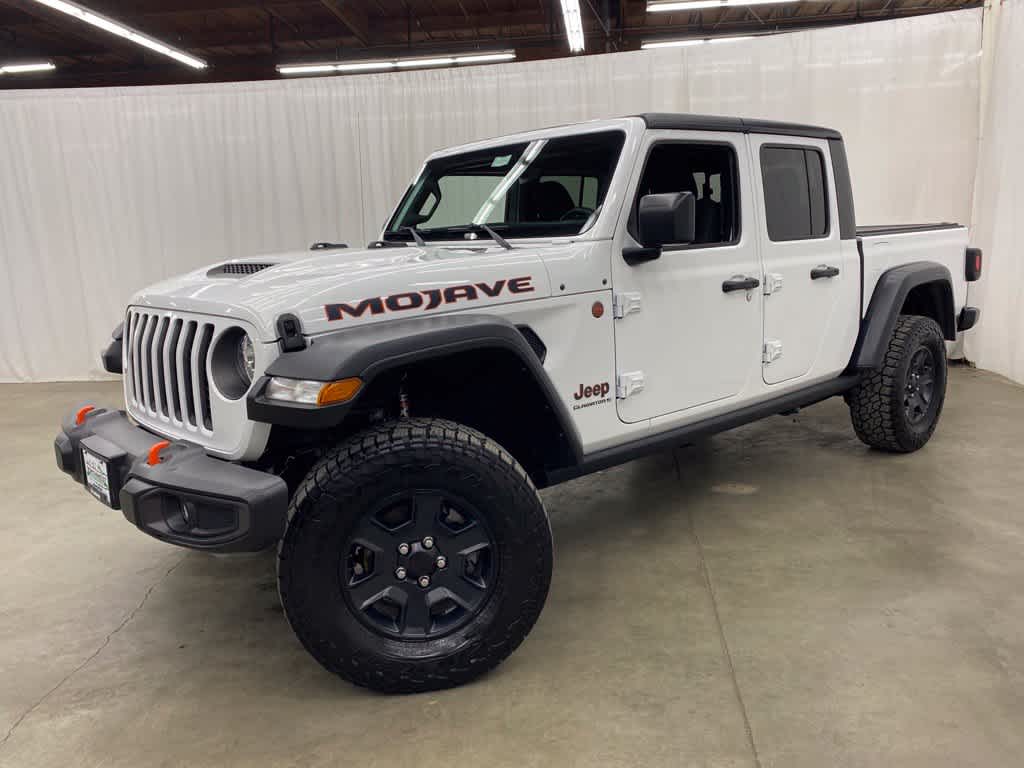 Bright White Clearcoat 2023 Jeep Gladiator Pickup Truck Four-Wheel Drive 6-Speed Manual
