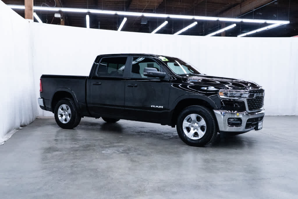 Diamond Black Crystal Pearlcoat 2025 RAM 1500 Pickup Truck Four-Wheel Drive 8-Speed Automatic