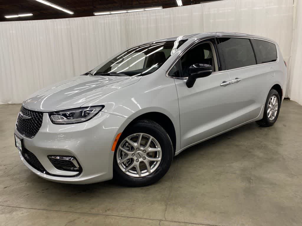 Silver Mist Clearcoat 2024 Chrysler Pacifica Minivan Front-Wheel Drive 9-Speed Automatic