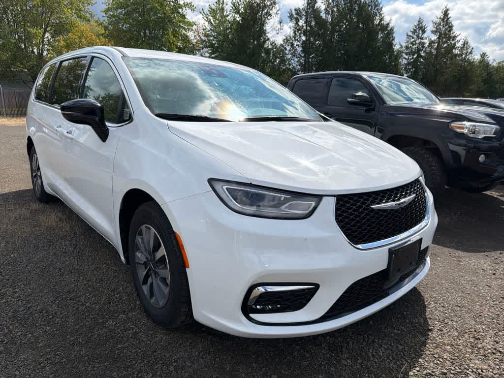 Bright White Clearcoat 2024 Chrysler Pacifica Hybrid Minivan Front-Wheel Drive Continuously Variable Transmission