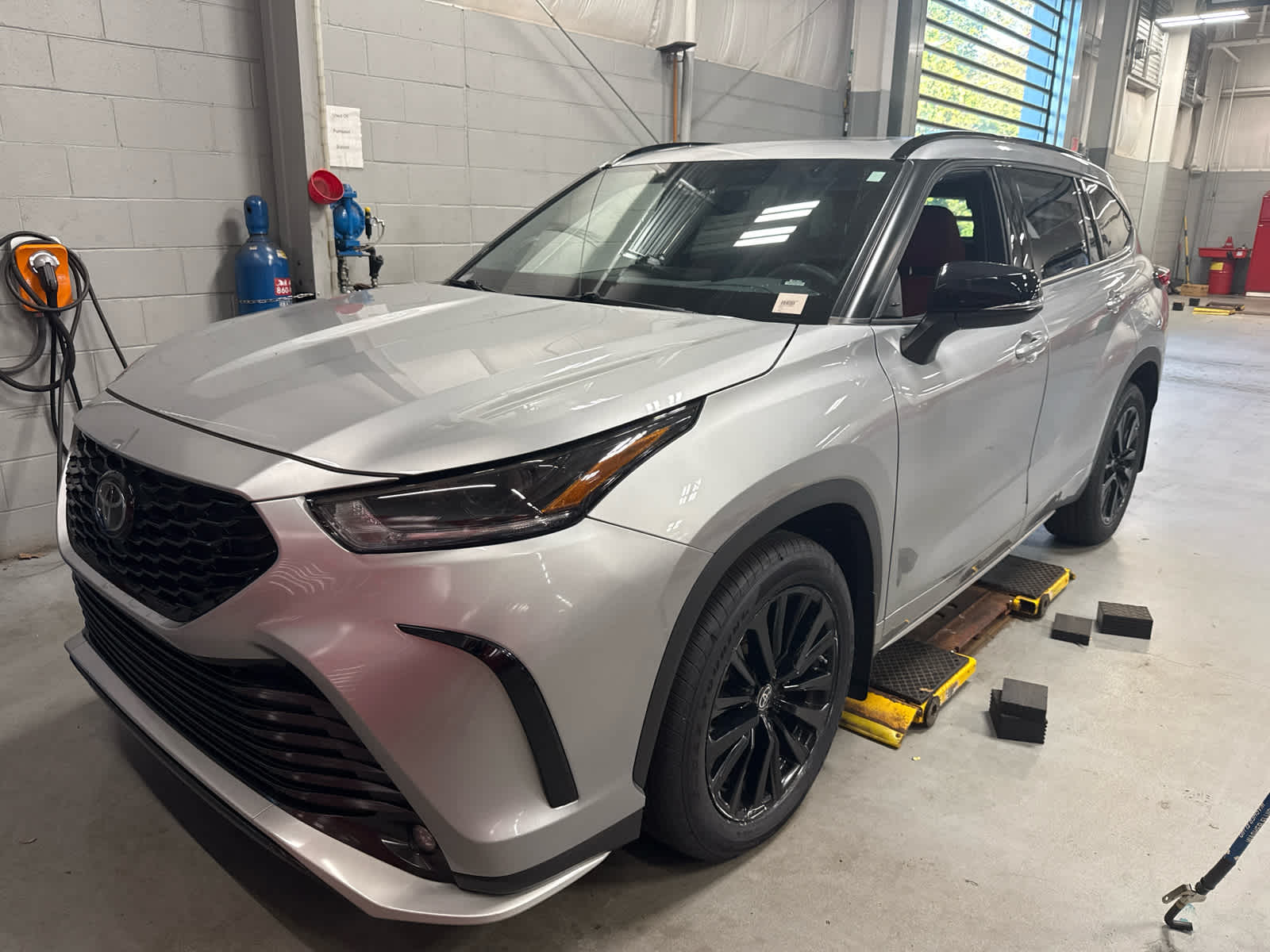 Celestial Silver Metallic 2024 Toyota Highlander SUV / Crossover All-Wheel Drive 8-Speed Automatic