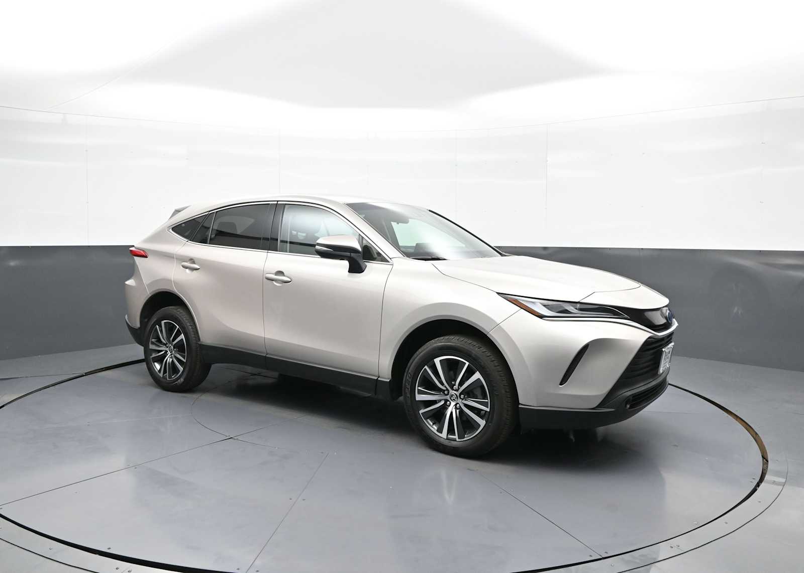 View vehicle photo 3