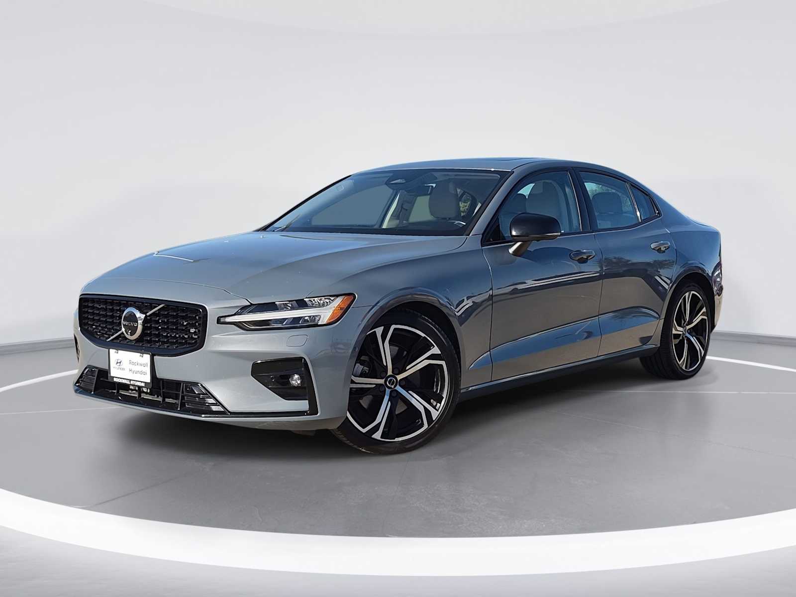 2024 Volvo S60 B5 Plus Dark Theme FWD