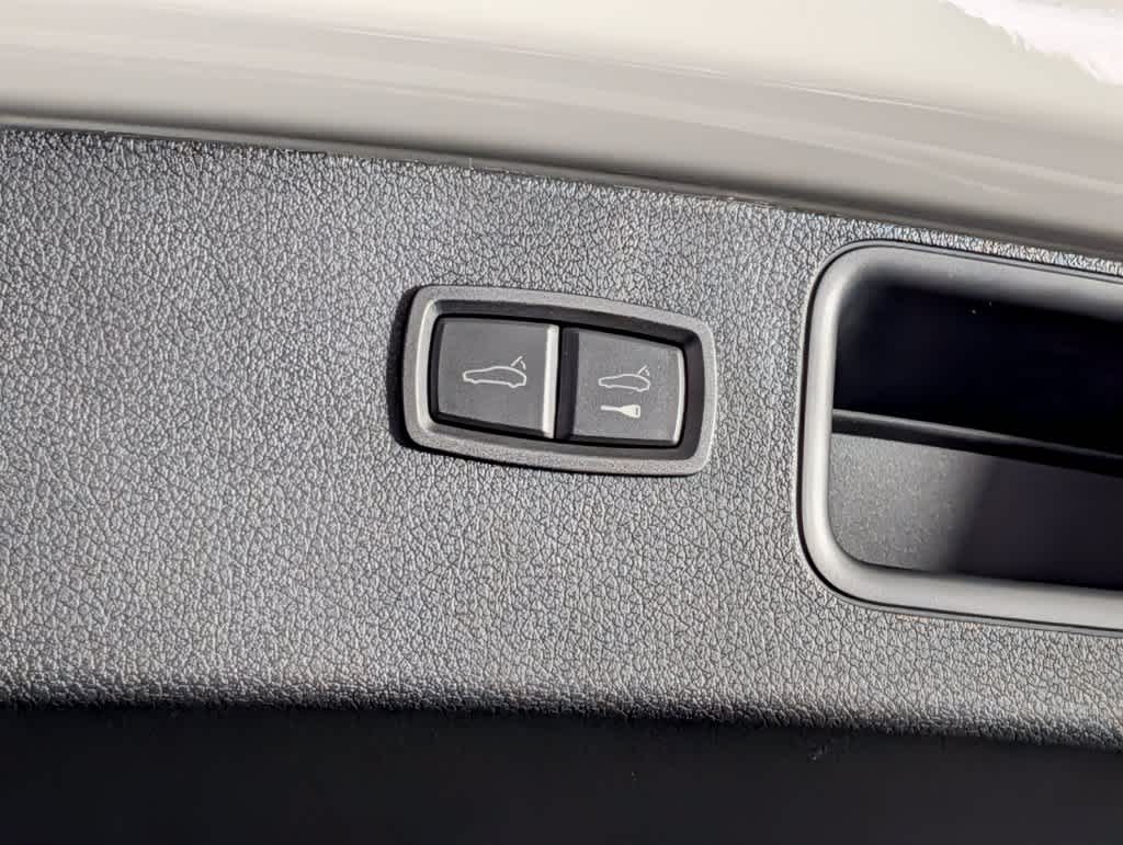 Used 2026 CHALK/STD-INT-IN-BLK Porsche  image 18