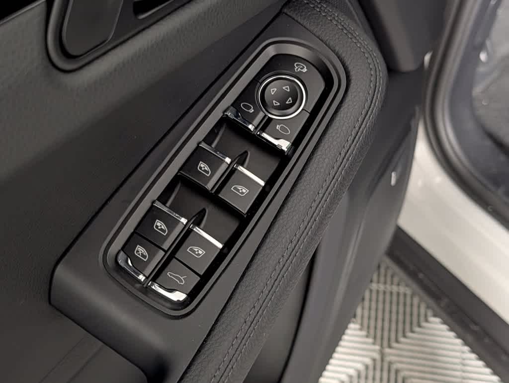 Used 2026 CHALK/STD-INT-IN-BLK Porsche  image 27