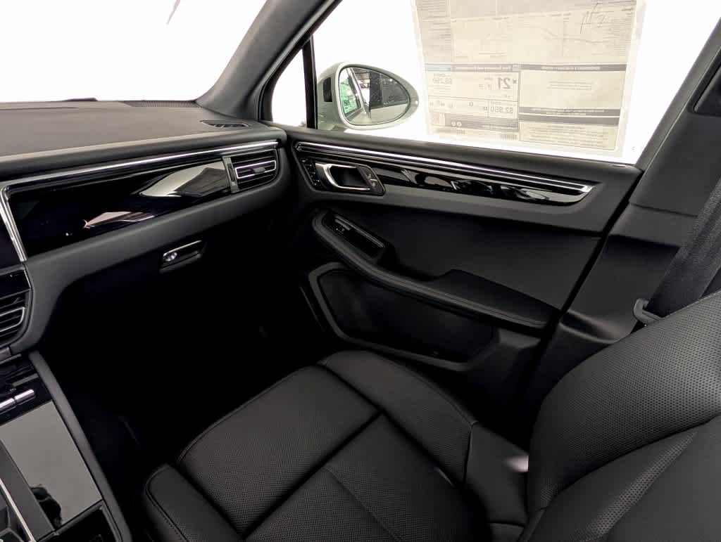 Used 2026 CHALK/STD-INT-IN-BLK Porsche  image 23
