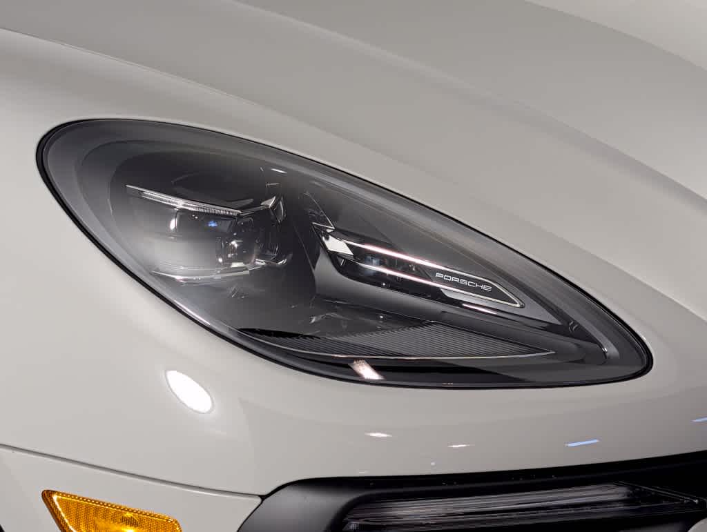 Used 2026 CHALK/STD-INT-IN-BLK Porsche  image 15
