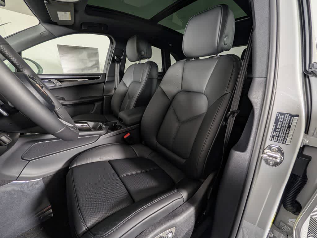 Used 2026 CHALK/STD-INT-IN-BLK Porsche  image 5