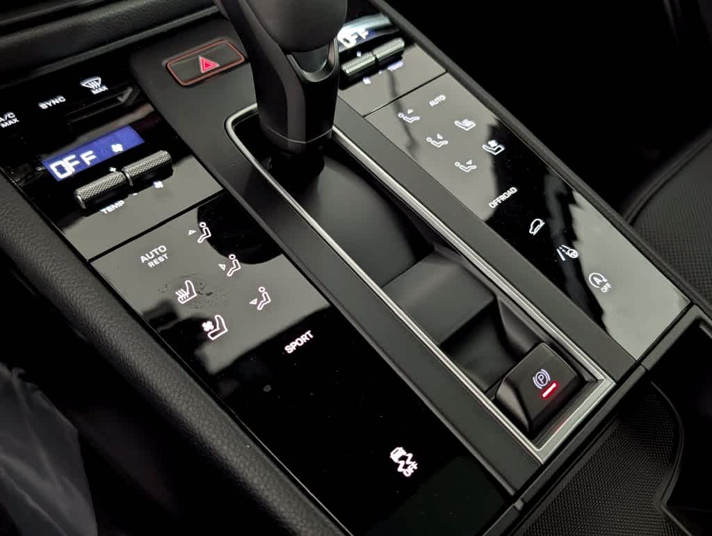 Used 2026 CHALK/STD-INT-IN-BLK Porsche  image 34