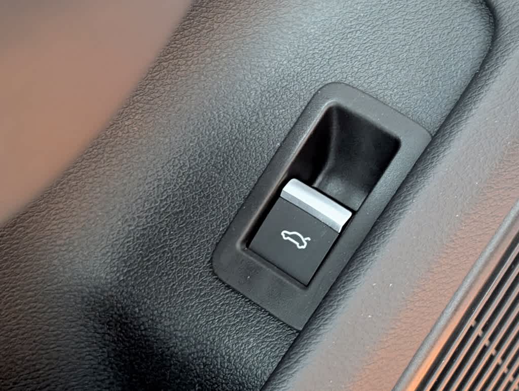 Used 2022 ORANGE/BLACK Audi  image 28