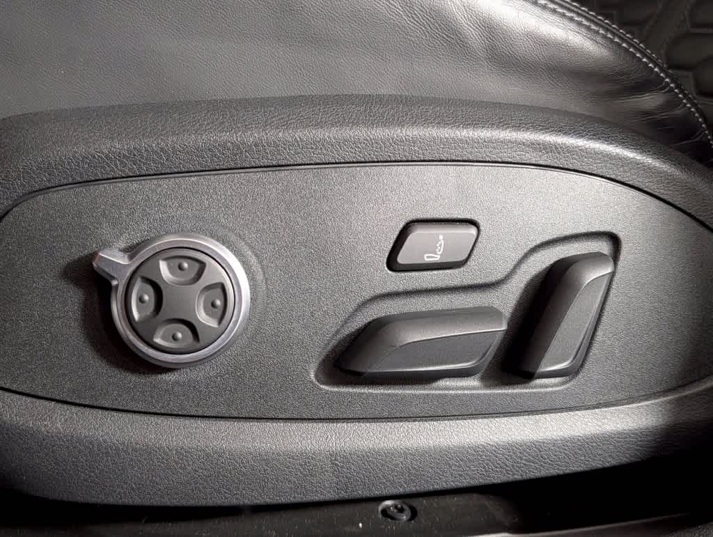Used 2022 ORANGE/BLACK Audi  image 29