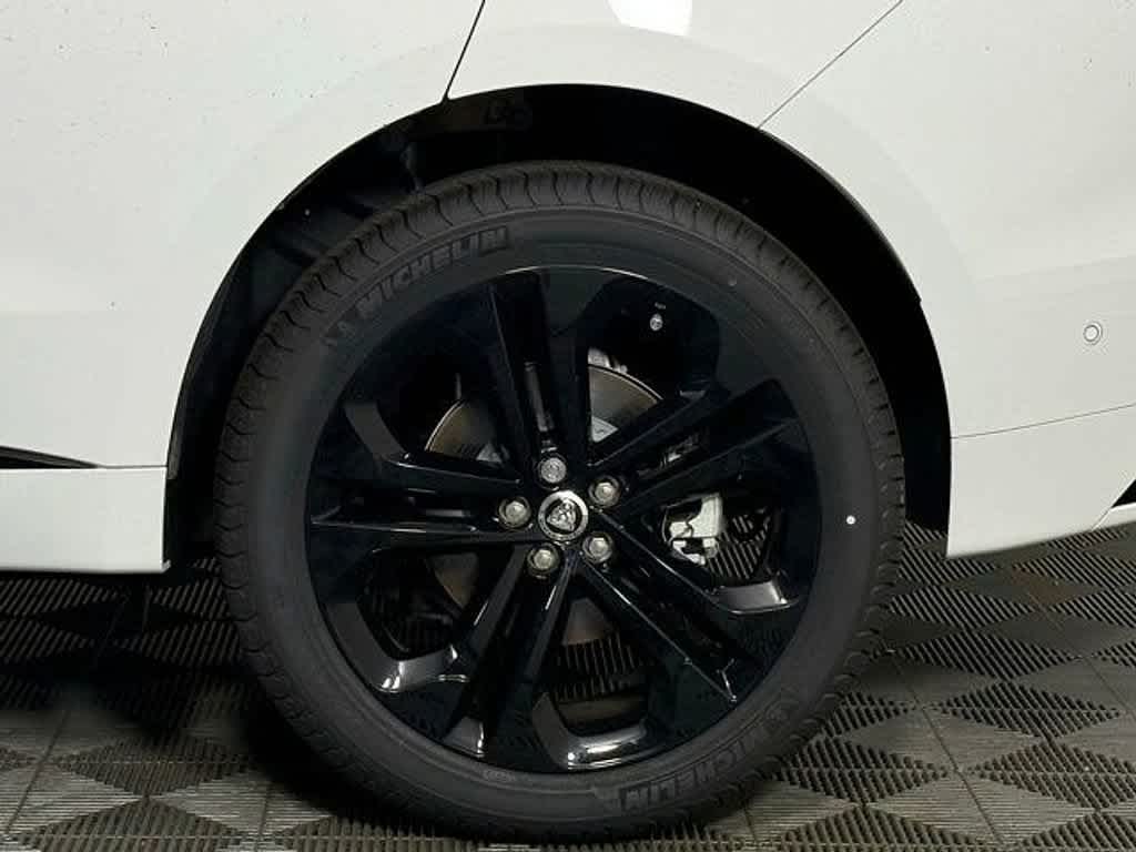 New 2026 Fuji White Jaguar R-Dynamic S image 12