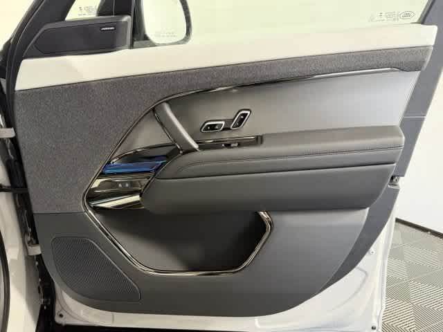 New 2026 Borasco Grey Metallic Land Rover Dynamic SE image 22