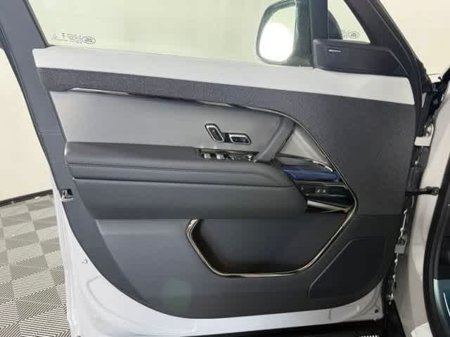New 2026 Borasco Grey Metallic Land Rover Dynamic SE image 31