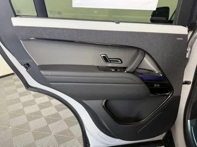New 2026 Borasco Grey Metallic Land Rover Dynamic SE image 24