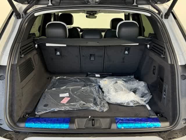 New 2026 Borasco Grey Metallic Land Rover Dynamic SE image 17
